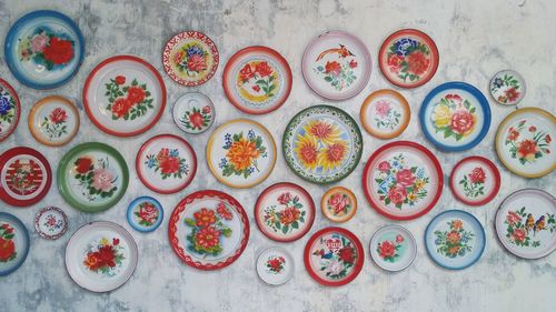 Decorative plates mounted on wall