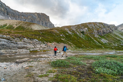 Backpackers hike into michelle lakes before setting camp