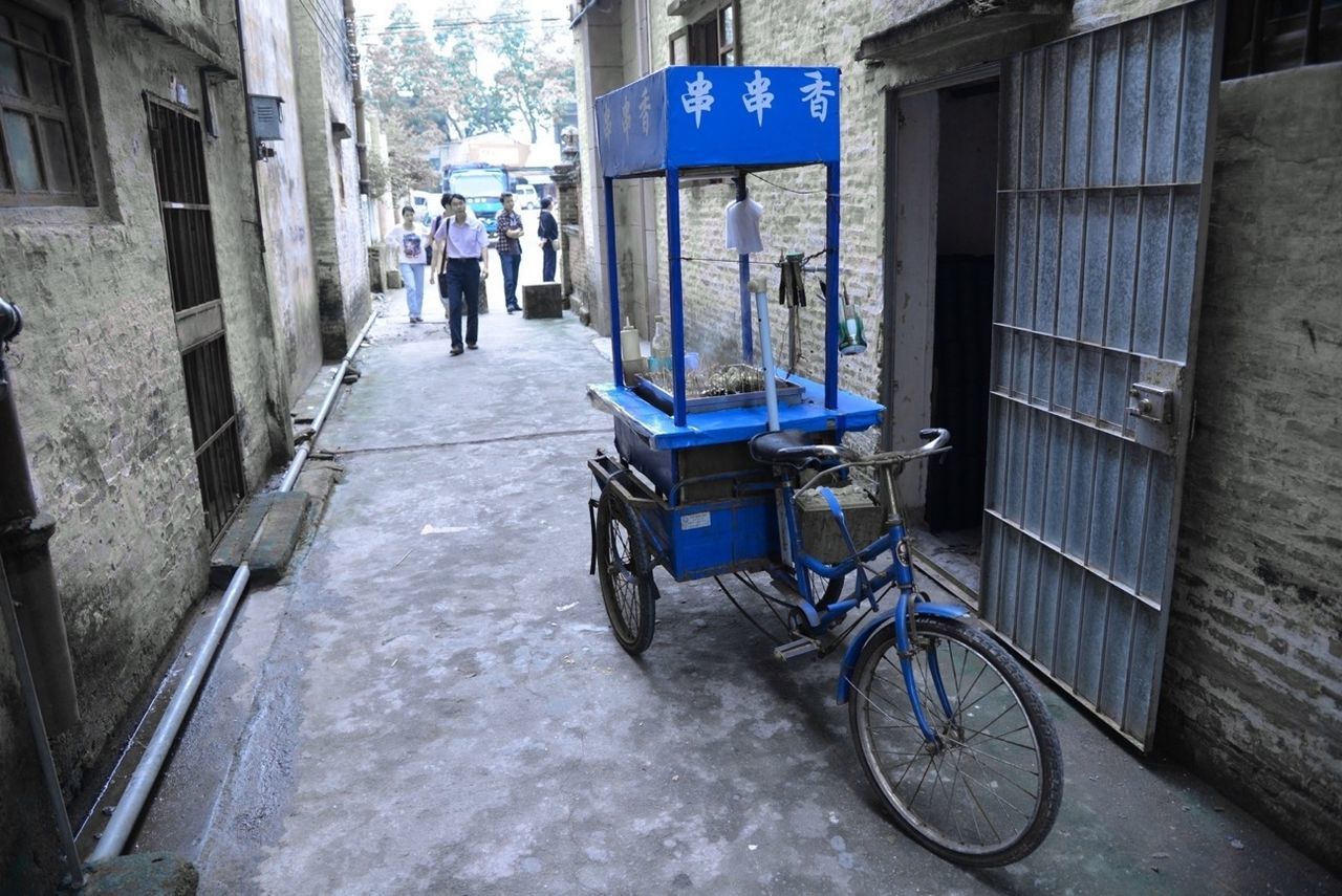 building exterior, architecture, built structure, transportation, mode of transport, bicycle, street, city, building, land vehicle, residential structure, men, residential building, stationary, day, the way forward, house, window, city life