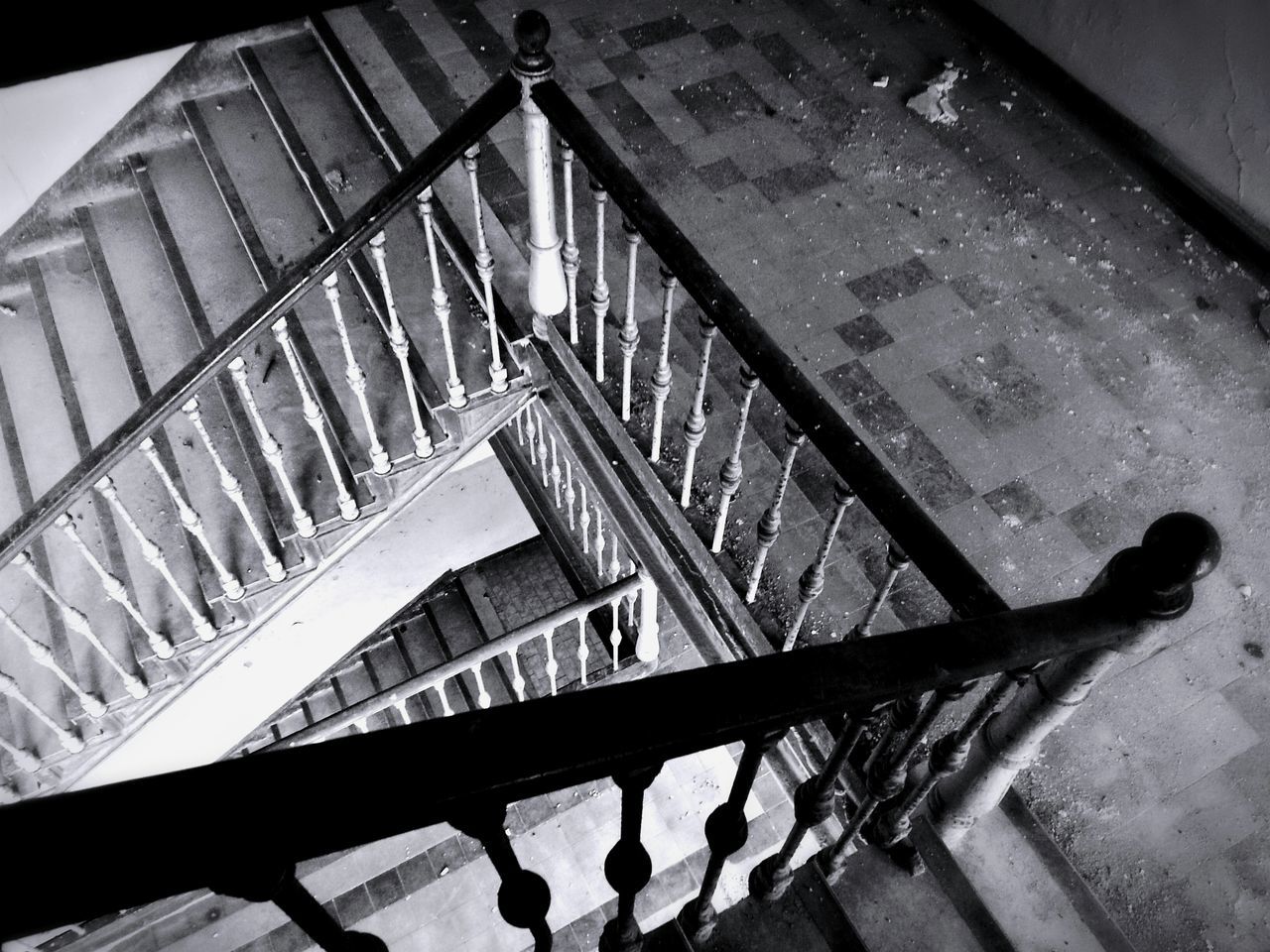 CLOSE-UP OF SPIRAL STAIRS