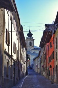 Narrow alley amidst buildings against sky