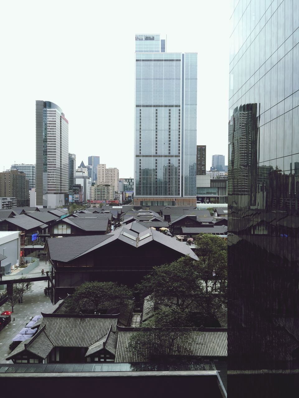 VIEW OF MODERN BUILDINGS IN CITY