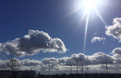 Low angle view of sun shining in sky