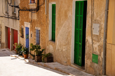 Narrow alley amidst buildings in city