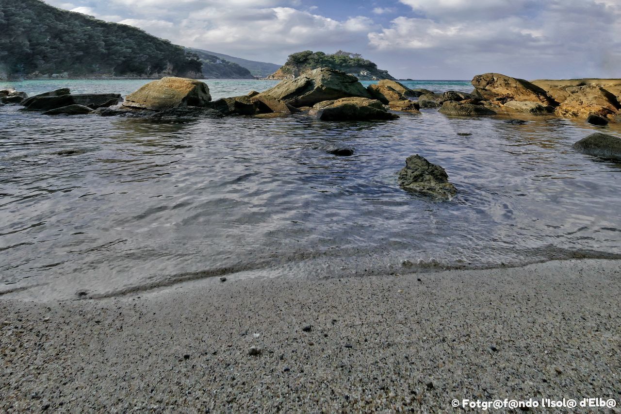 SURFACE LEVEL OF ROCKS ON BEACH