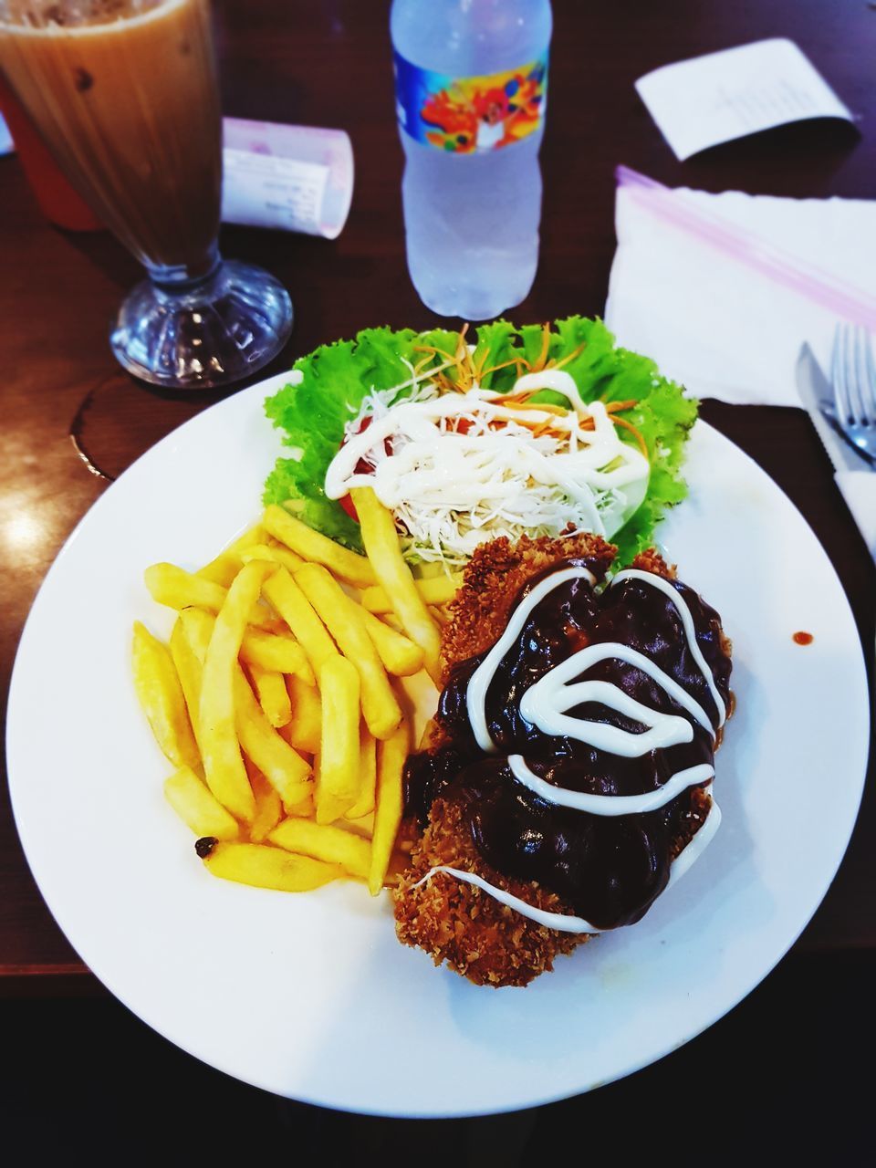 HIGH ANGLE VIEW OF FOOD ON PLATE