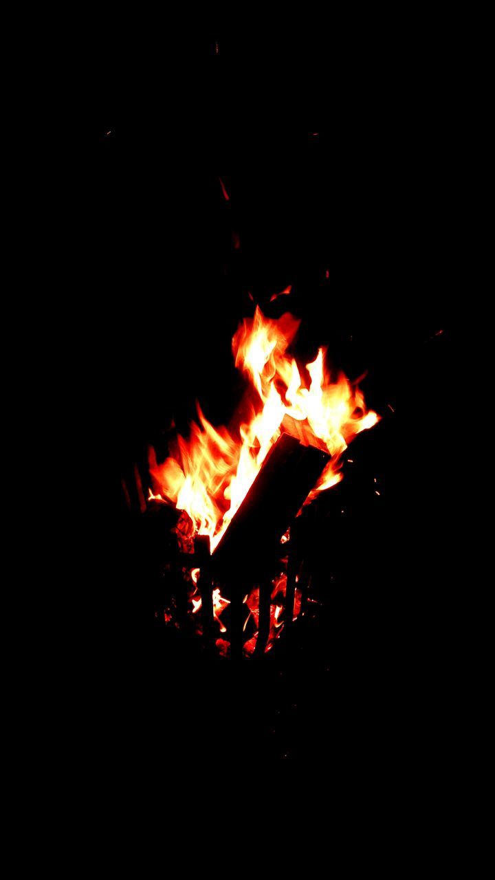 fire - natural phenomenon, night, burning, flame, heat - temperature, glowing, illuminated, bonfire, long exposure, motion, fire, firewood, dark, campfire, heat, copy space, sparks, light - natural phenomenon, celebration, blurred motion