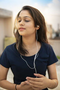 Portrait of a beautiful young woman outdoors