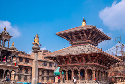 Statue of historic building against sky