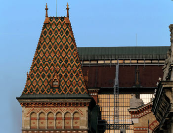 Details of hungarian ceramic brick on central food market, budapest