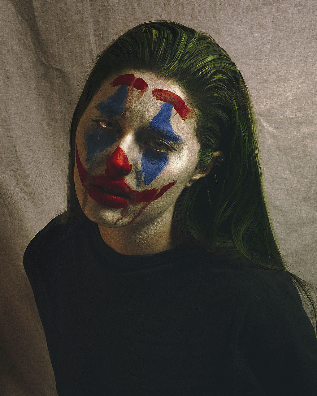 one person, paint, portrait, face paint, front view, indoors, headshot, lifestyles, young adult, make-up, real people, leisure activity, young women, women, adult, creativity, body part, hairstyle, human face