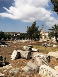 Old ruins of building against sky