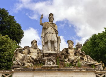 Fountain of the goddess roma between the tiber and the aniene, piazza del popolo, roma, italy