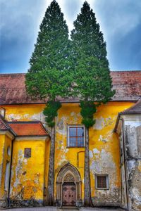 Exterior of house against sky