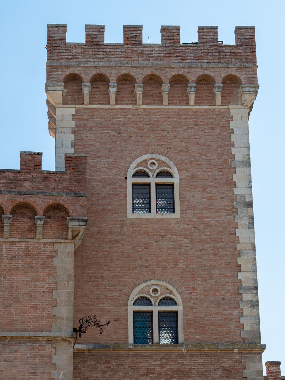 LOW ANGLE VIEW OF OLD BUILDING