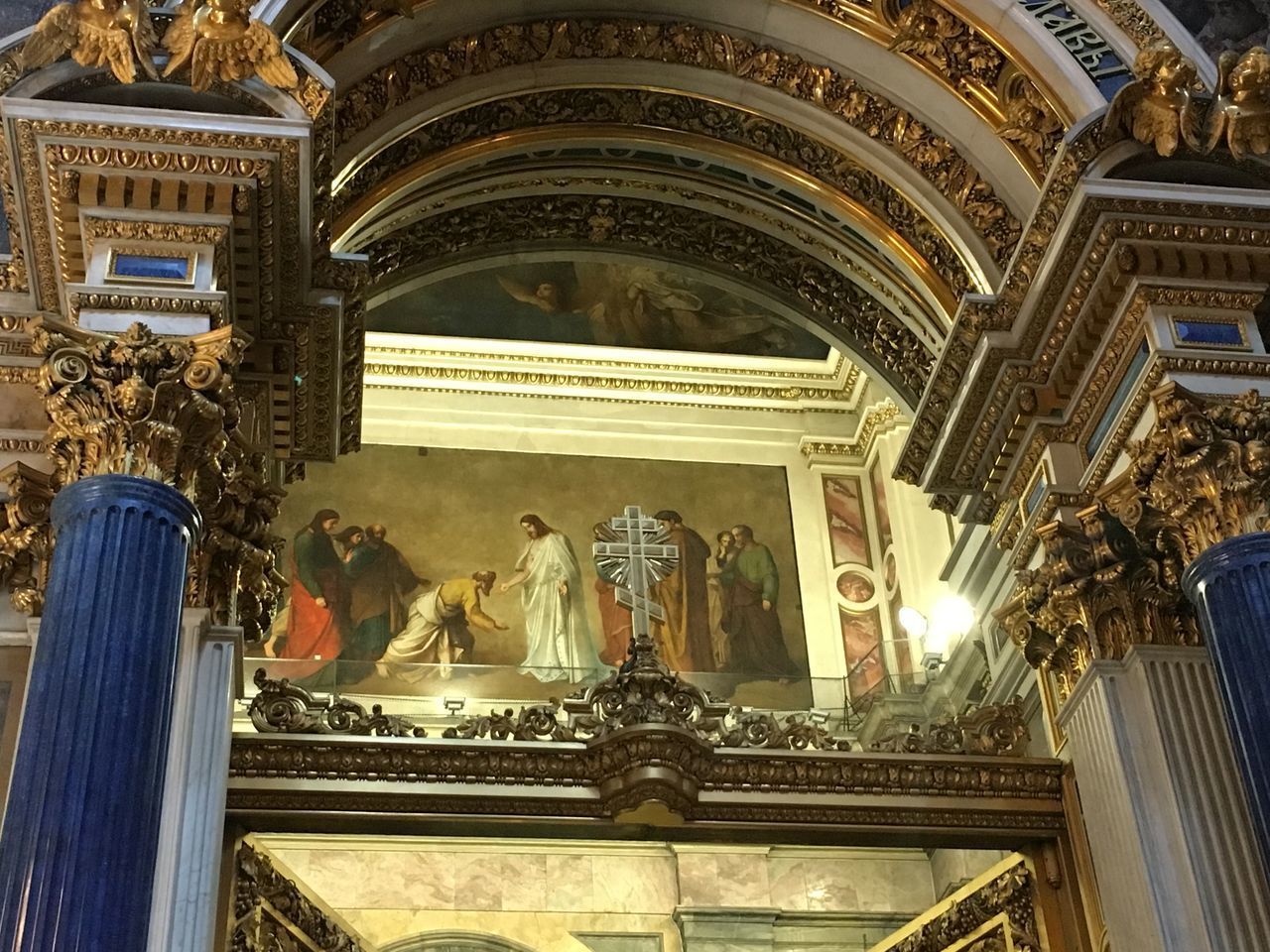 LOW ANGLE VIEW OF STATUES ON BUILDING