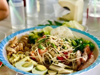 Big tray of spicy papaya salad