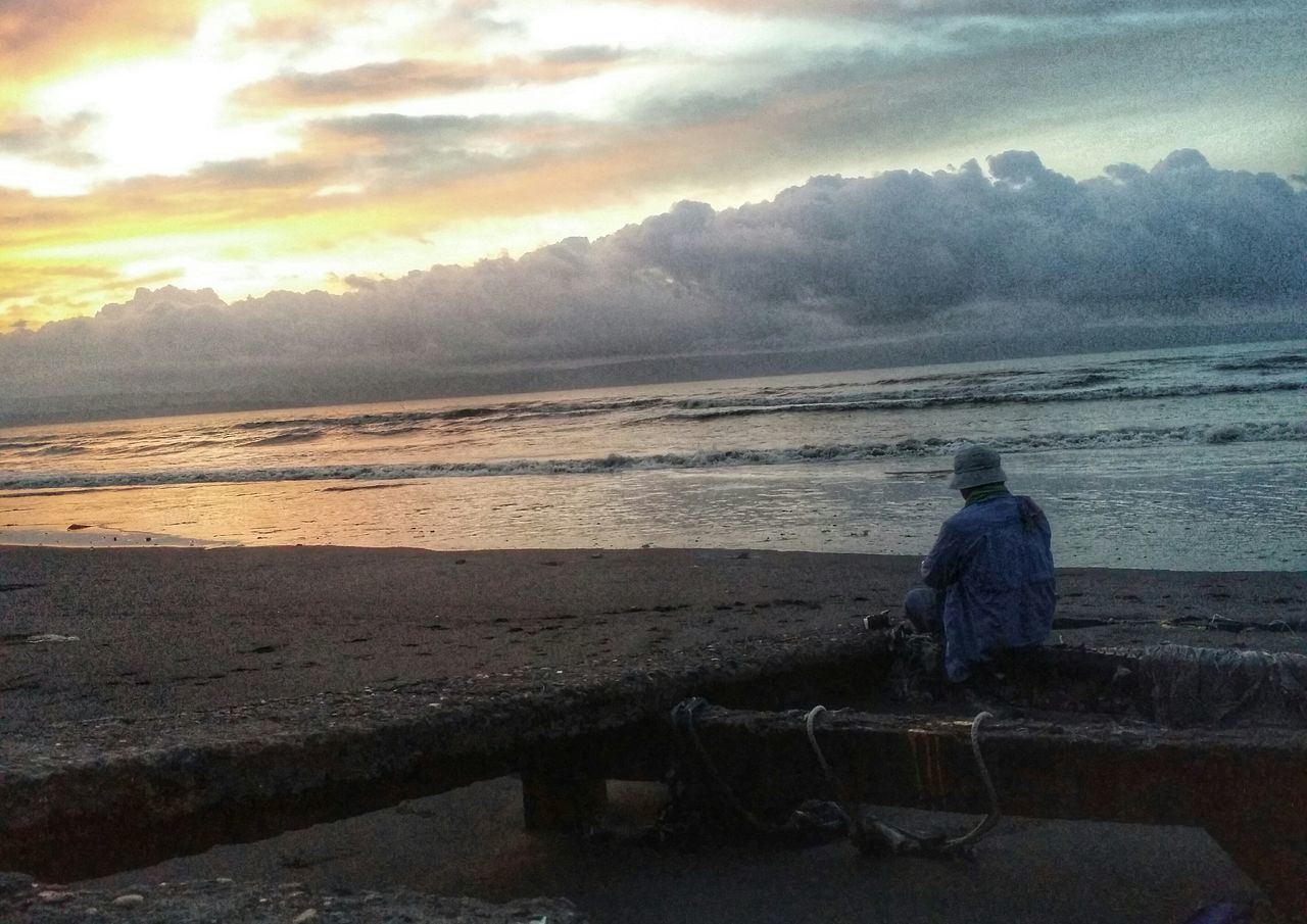 sea, sky, beach, water, scenics, shore, cloud - sky, horizon over water, tranquil scene, beauty in nature, tranquility, sunset, nature, idyllic, cloud, silhouette, mountain, sand