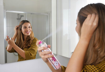Fast and easy way to keep hair clean with dry shampoo.