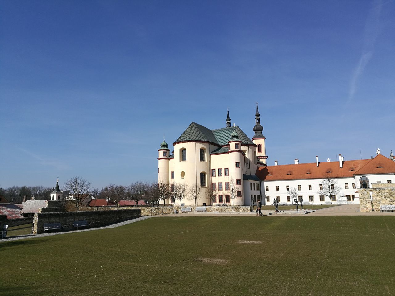 architecture, building exterior, built structure, dome, sky, travel destinations, politics and government, city, outdoors, no people, tree, place of worship, day