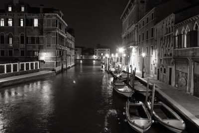 View of canal in venezia at night