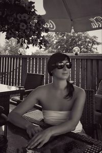 Young woman sitting on chair at table