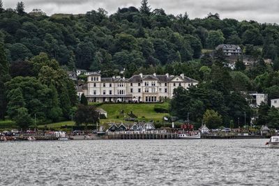 The belsfield hotel looking over lake windermere 