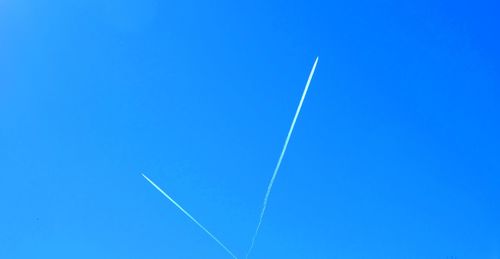 Low angle view of vapor trail in sky