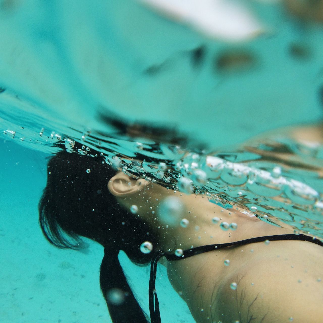 water, lifestyles, leisure activity, sea, wet, blue, close-up, transparent, swimming pool, underwater, drop, bubble, swimming, person, refreshment, part of, splashing