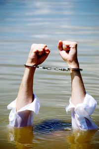 Handcuffs man drowning in lake