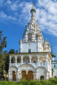 Tower bell of church of the nativity of christ in yaroslavl, russia