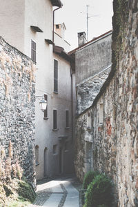 Narrow alley amidst buildings in city