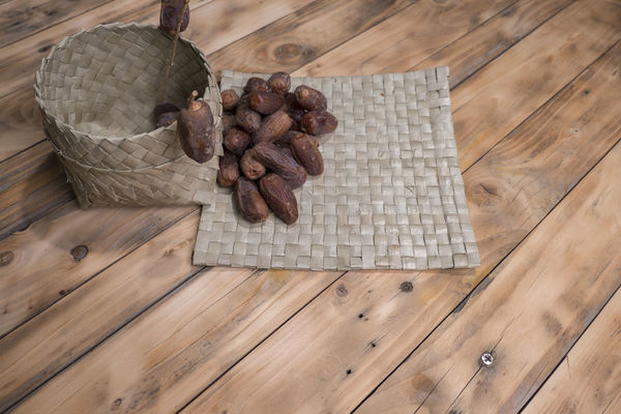 HIGH ANGLE VIEW OF BREAD ON TABLE