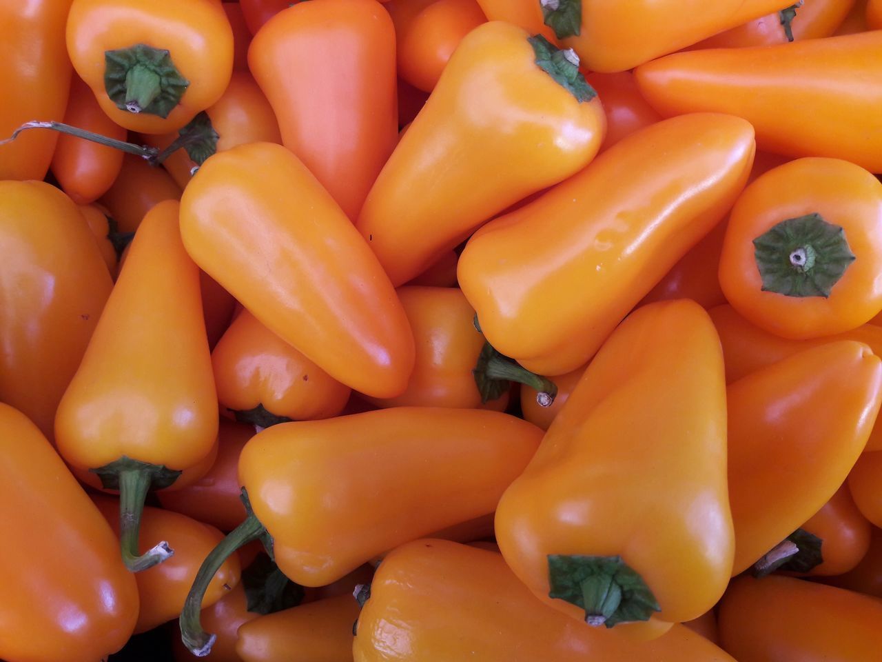 FULL FRAME SHOT OF TOMATOES IN MARKET