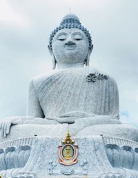 Statue against sky