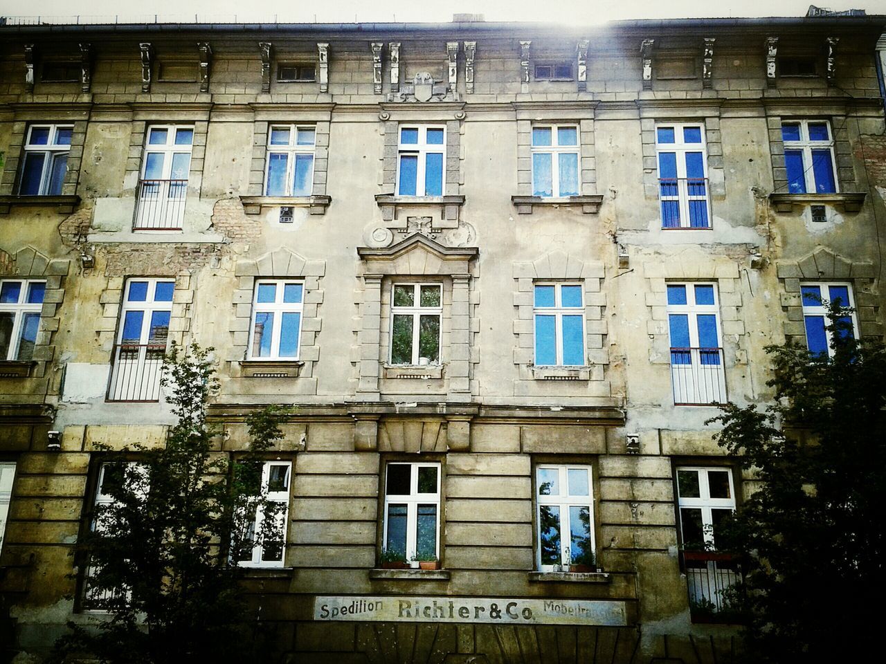 architecture, building exterior, built structure, window, residential building, low angle view, building, residential structure, full frame, apartment, balcony, city, day, no people, outdoors, facade, backgrounds, in a row, house, repetition