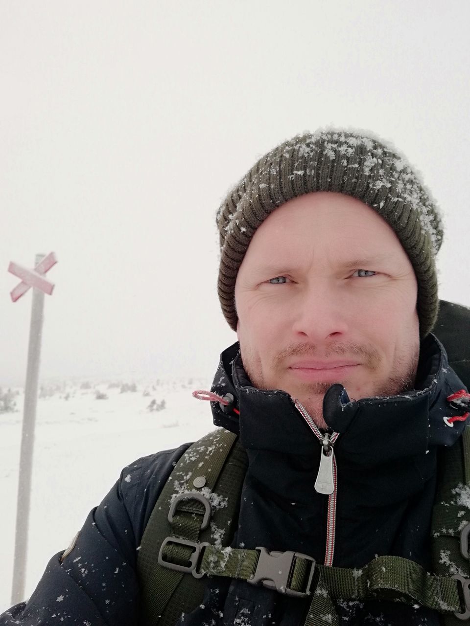 winter, portrait, headshot, cold temperature, front view, one person, warm clothing, clothing, snow, real people, lifestyles, men, knit hat, hat, leisure activity, looking at camera, young adult, scarf