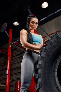 Portrait of woman exercising in gym