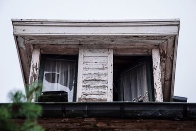 Abandoned building against sky