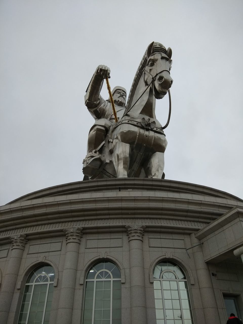 LOW ANGLE VIEW OF STATUE OF BUILDING