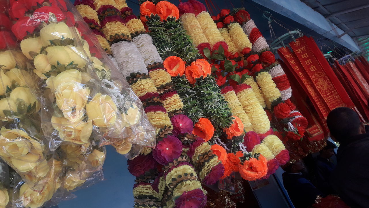 HIGH ANGLE VIEW OF VARIOUS FLOWERS FOR SALE AT MARKET