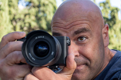 Close-up, man takes pictures with a dslr camera, outdoors.