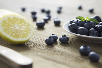 Close-up of grapes in bowl