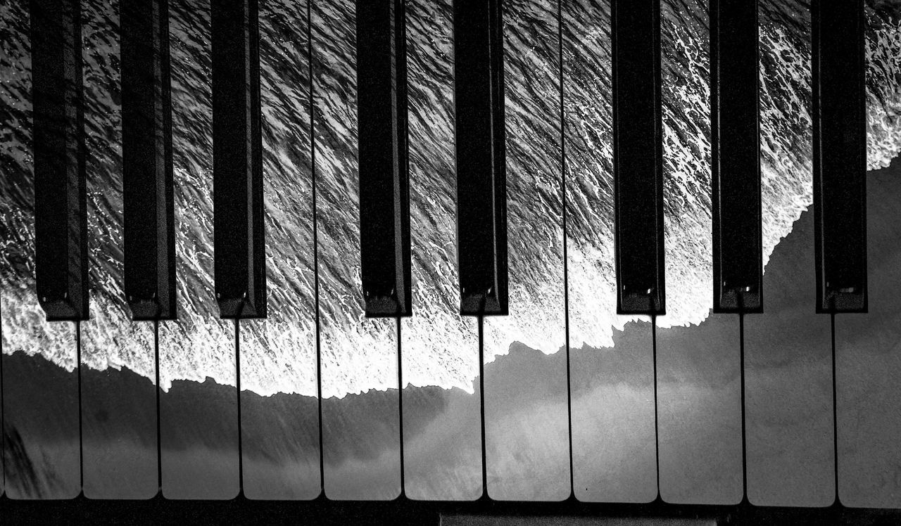 HIGH ANGLE VIEW OF PIANO KEYS IN ROW