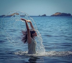 Waves splashing in sea