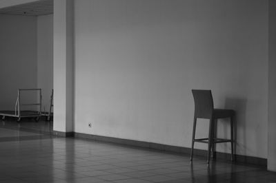 Empty chairs and table against wall at home