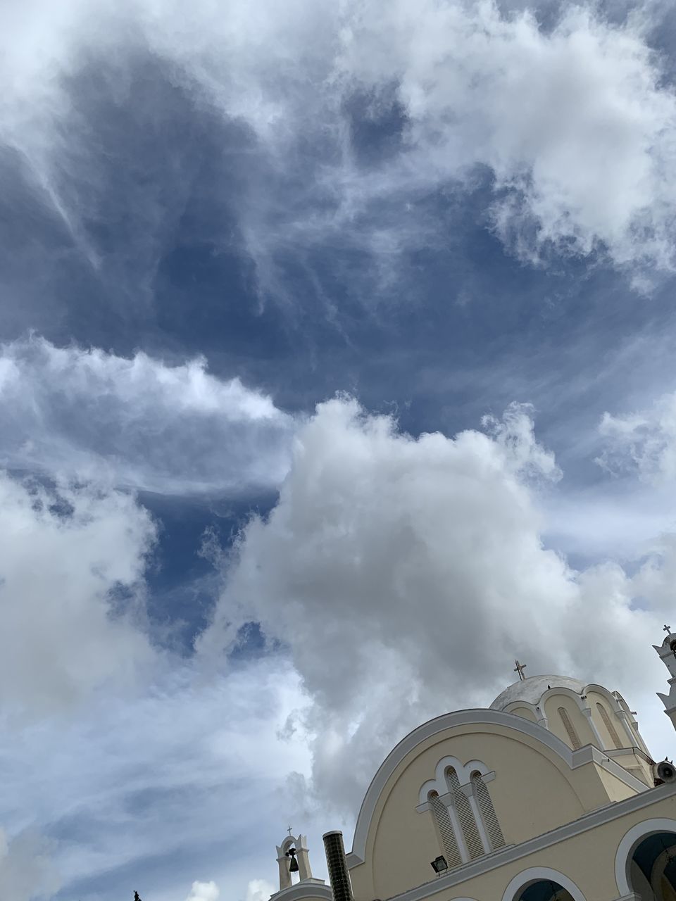 HIGH SECTION OF BUILDINGS AGAINST CLOUDY SKY