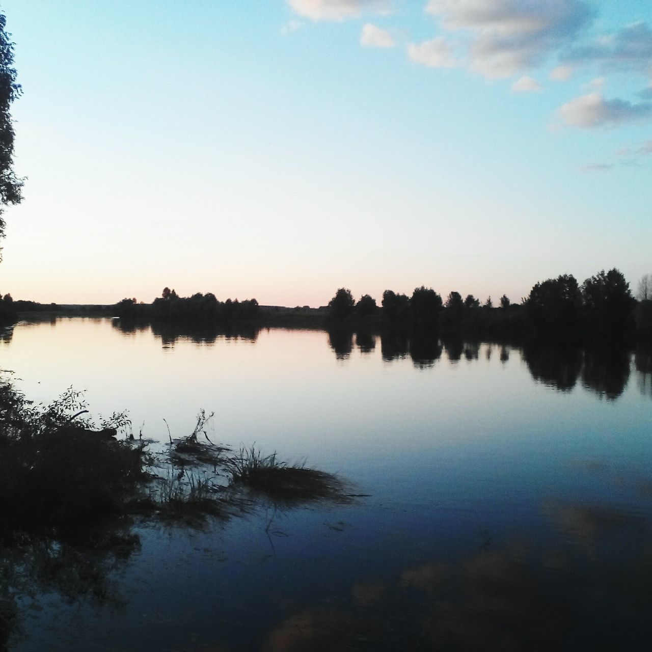 water, reflection, lake, tranquil scene, tranquility, scenics, beauty in nature, tree, sky, nature, waterfront, standing water, calm, clear sky, idyllic, blue, silhouette, copy space, lakeshore, outdoors