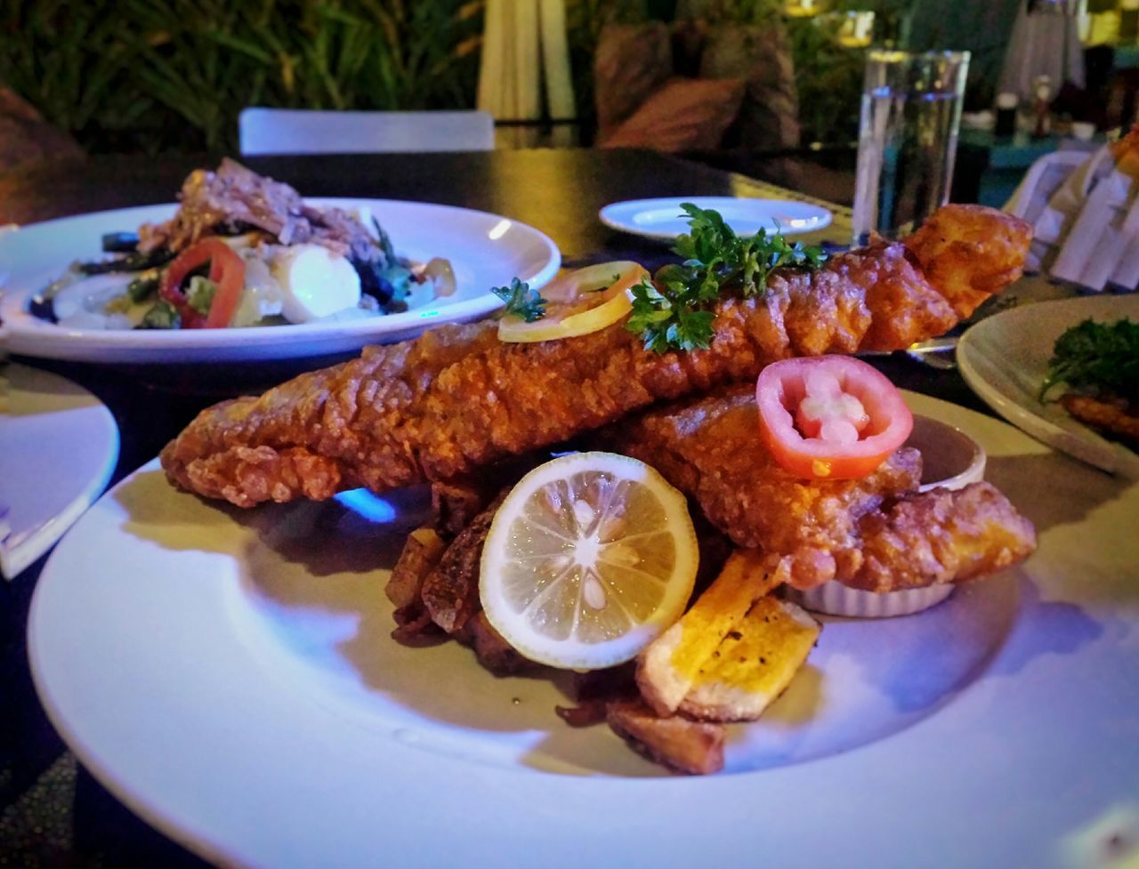 CLOSE-UP OF FOOD ON PLATE