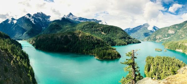 Panoramic view of lake and mountains against sky